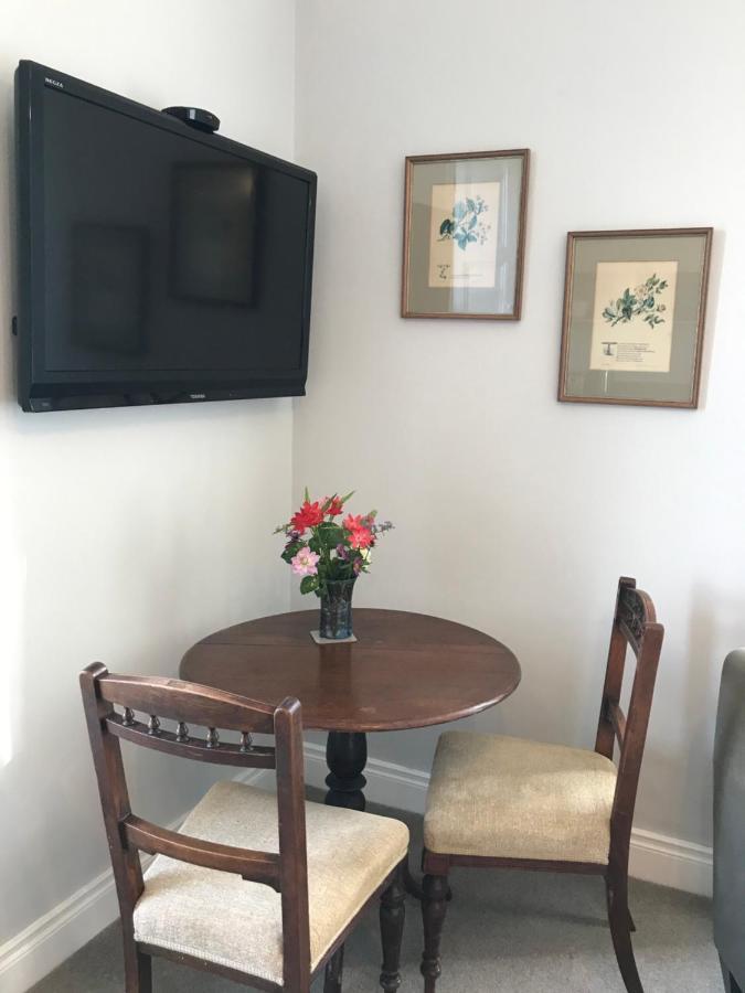 Riverbank House Bed And Breakfast Innishannon Екстериор снимка